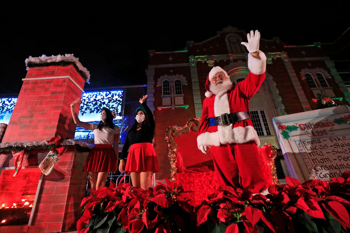 uiwcardinals's tweet photo. We had such a blast at Light the Way this weekend, and it wouldn't have been possible without our AMAZING employees, volunteers and performers! Thank you to these wonderful individuals for sharing the Christmas spirit with our UIW family and guests! #LTW2020 https://t.co/TjQIVtqihd