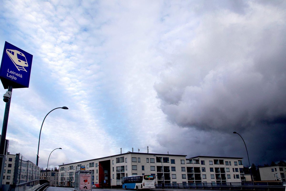 mariah_kari4's tweet photo. The Year 2020 is what’s happening here. #crazyweather #2020 #Vantaa #Leinelänasema #Sää #Säätila https://t.co/qHco6t0Y3m
