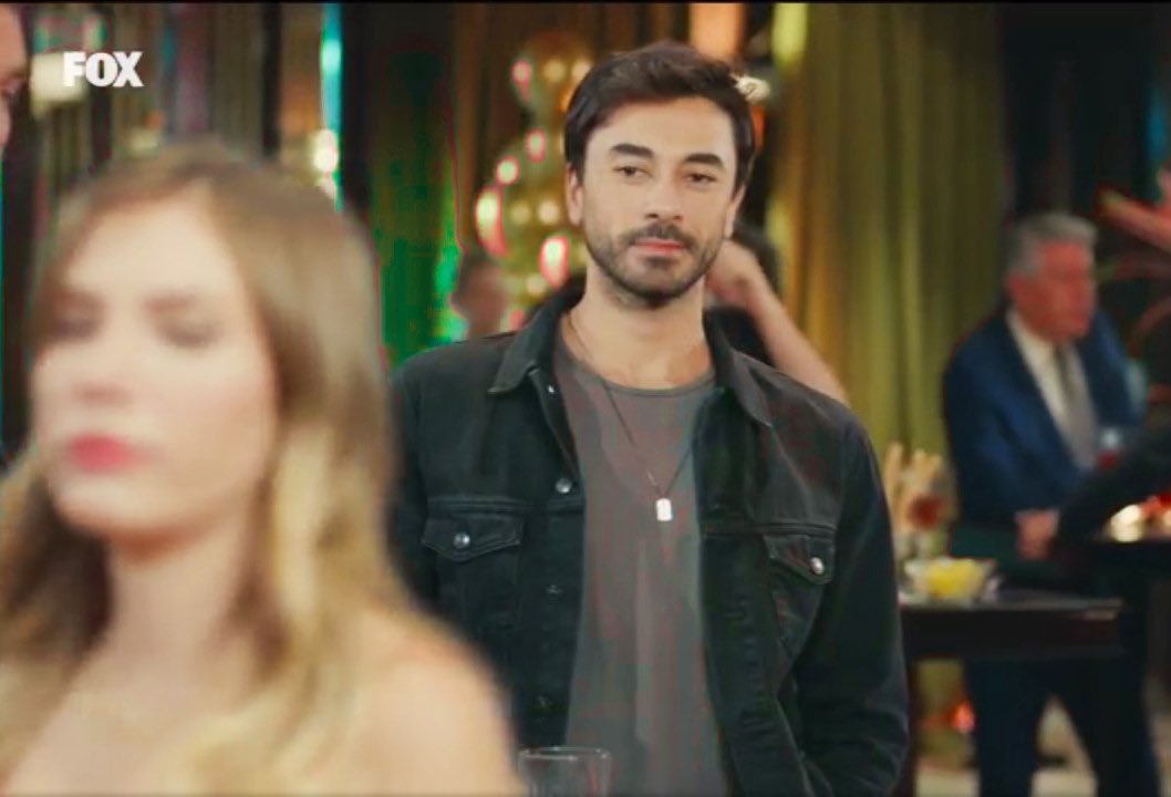 kebrarnnn's tweet photo. yıldız, sen, sana boyle bakan bir adam için bile bu kadar çabalamadın ya, işte sen zaten orada kaybettin. #yasakelma #yenibirdevir https://t.co/ljW2zI4BYy