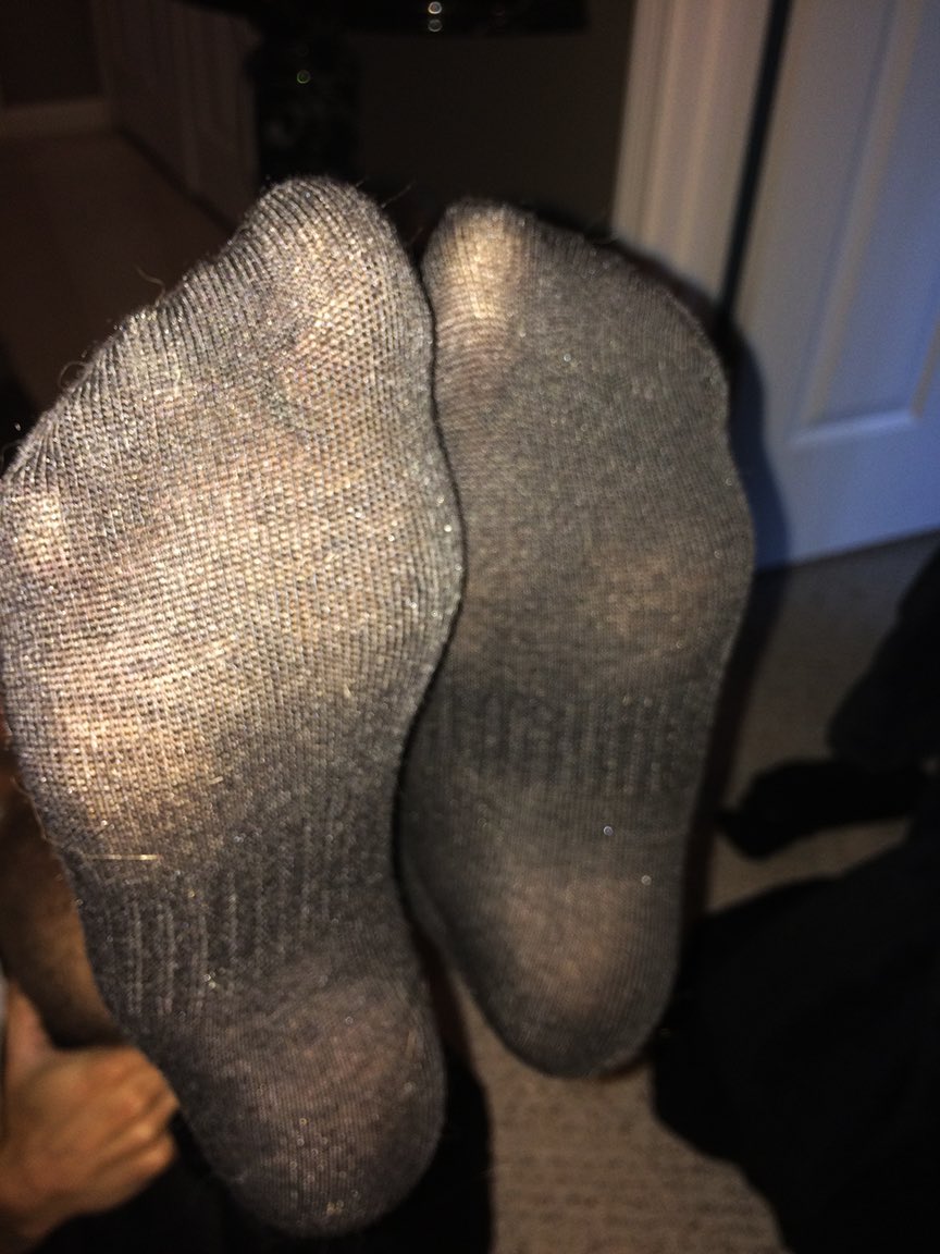 lucasmaxmin's tweet photo. Right up to your face 😈

#cashmaster #findom #feet #paypig https://t.co/UuWi37Ksli