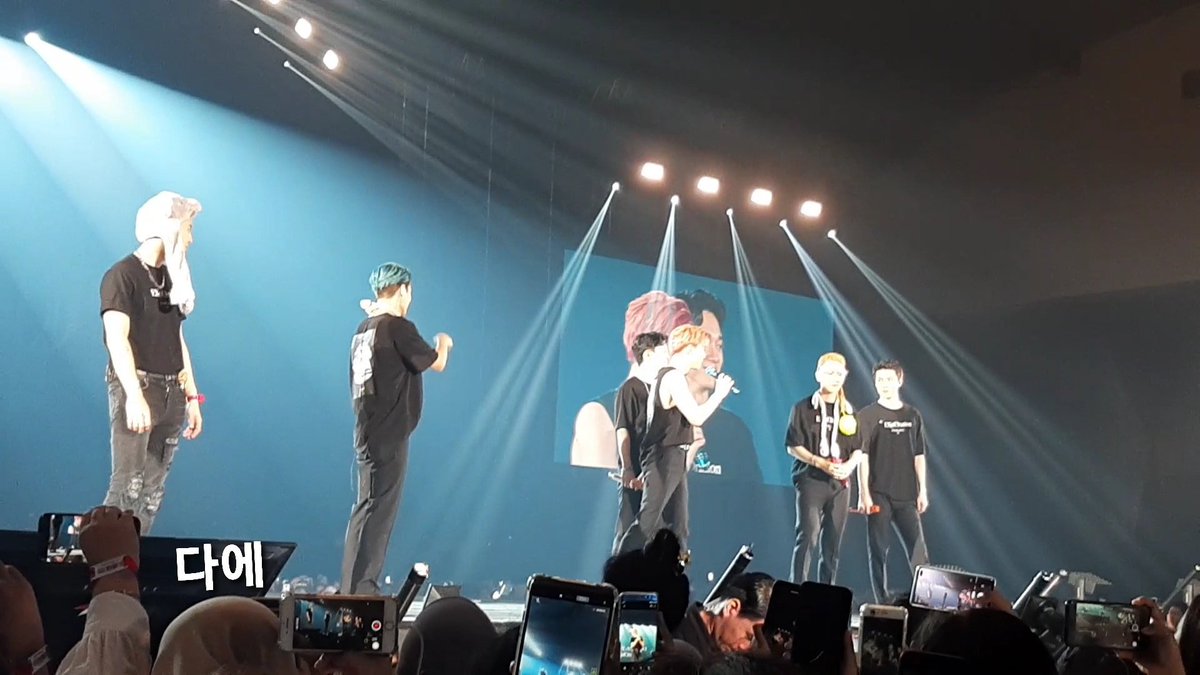 Bigkingcowbaby's tweet photo. #EXplOrationinJKT
Berharap 2025 bisa liat mereka lengkap, msh berasa mimpi aja gw dateng kekonser mreka tuh 🥺❤. Love u guys WEAREONE https://t.co/4crjcVOo64