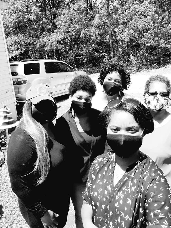 itsjustkeshawn's tweet photo. Just want to show how much love I have for these women in my life! They’ve been nothing but amazing to me! They’re one of the most strongest, courageous, and funniest women I know. Thank you Mom, Aunties, Grandma, and Jada. for your love and support. #LikeUDo #LikeUDoChallenge https://t.co/8XNbX1dgwF