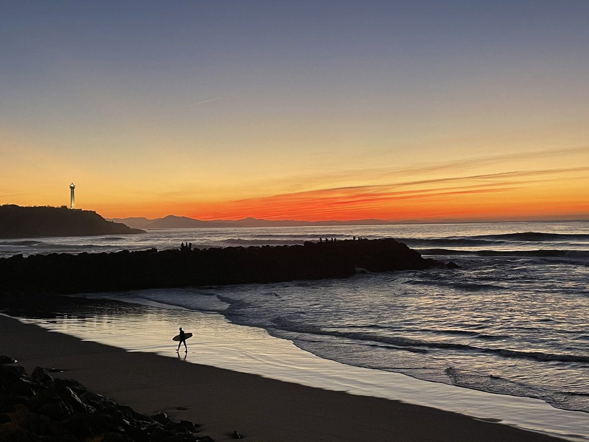hugoclement's tweet photo. Anglet, 18h06 https://t.co/jlF7jY5FRP
