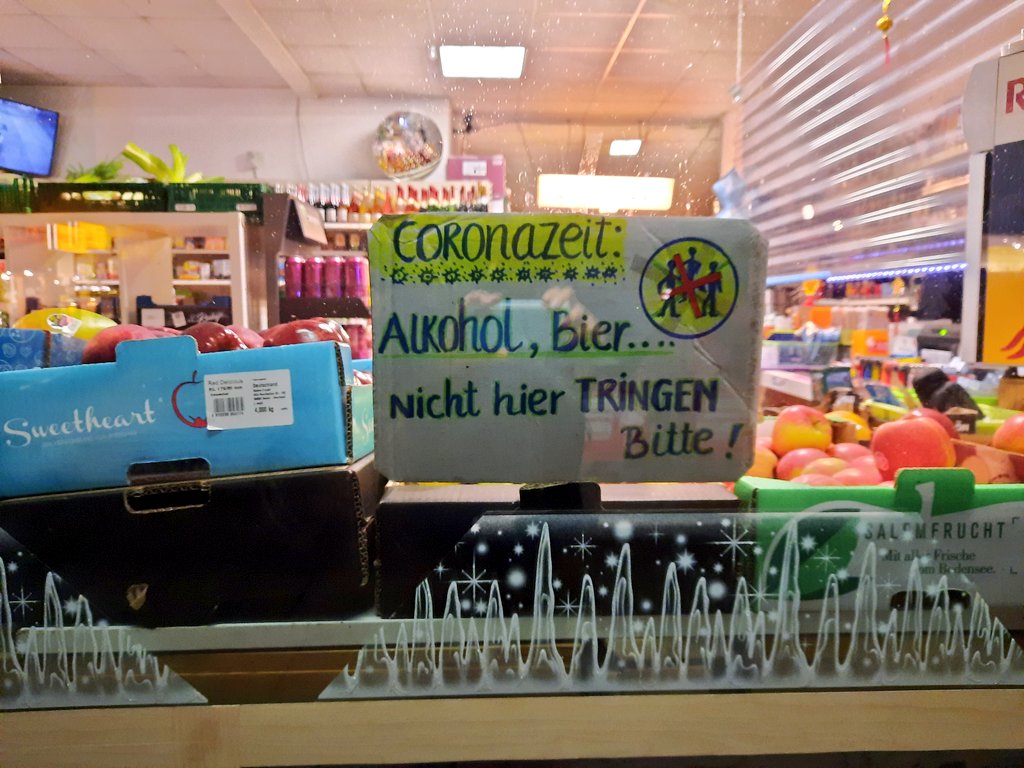 Nicht hier trinken, bitte. #Berlin #Friedrichshain https://t.co/Rhj7YR62G8