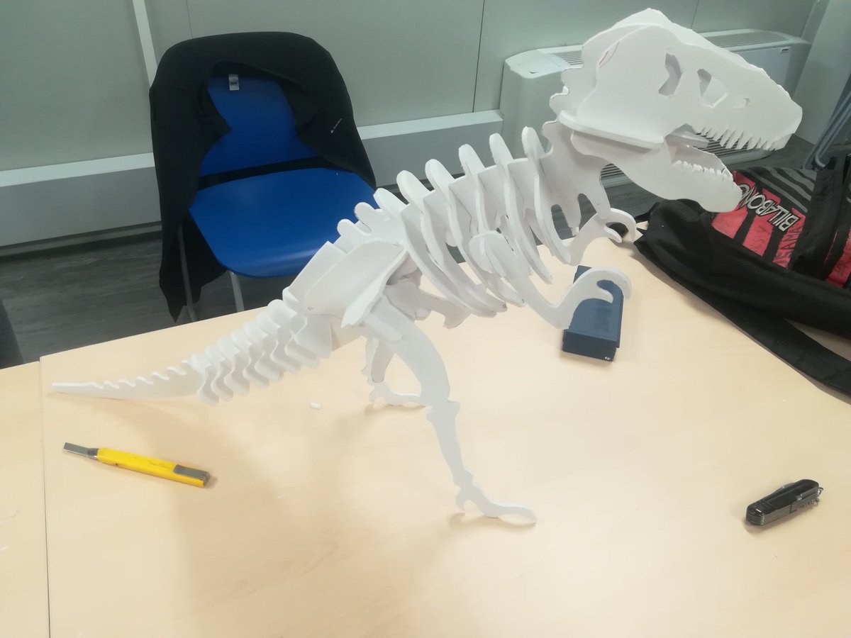 germanrosm's tweet photo. Spaghetti Bridge, maquetas de constelaciones y dinosaurios, sensores de humedad y programación con microbit.. Los futuros maestros no dejan de sorprendernos en nuestra asignatura de #proyectosSTEM #STEM @FacEducacionUAH https://t.co/sOwzHNoZk1