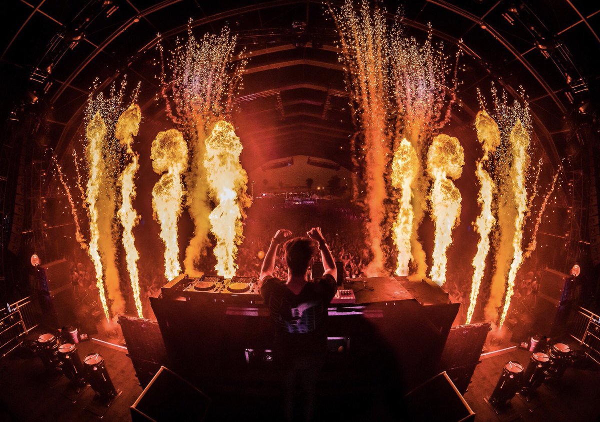 justinblau's tweet image. I haven’t played a show since March now, which saddens me...

But I can’t bring myself to play a show until I know it is 100% safe to do so.

Even a &amp;lt; 1% risk to someone’s health isn’t worth it to me.

I still respect all the artists out there who are performing safely ❤️