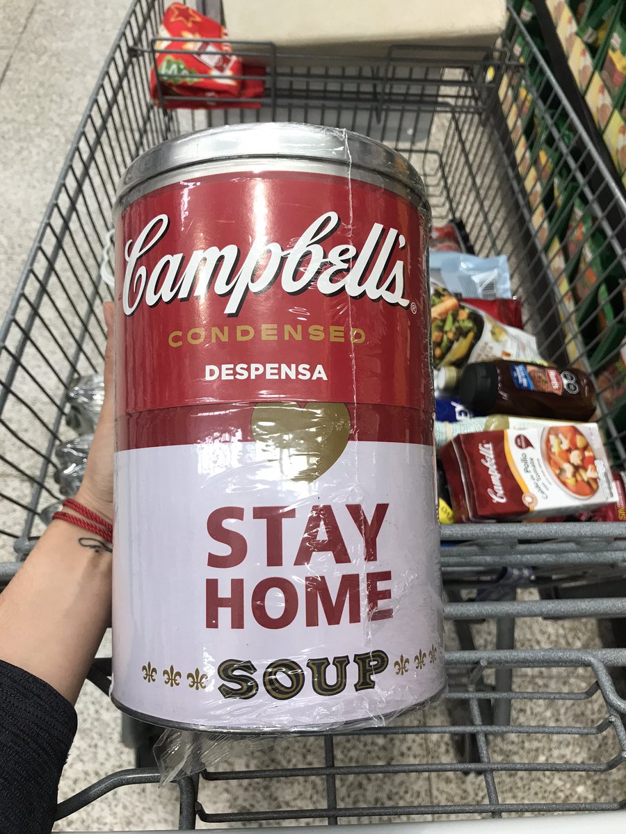 yovsgh's tweet photo. Oigaaaan... si son fans de Warhol o lo pop, están vendiendo esto en Walmart, de nada...😁 🥫😎 
(Dentro tiene 6 latas de sopas) https://t.co/3rfznLoLjd