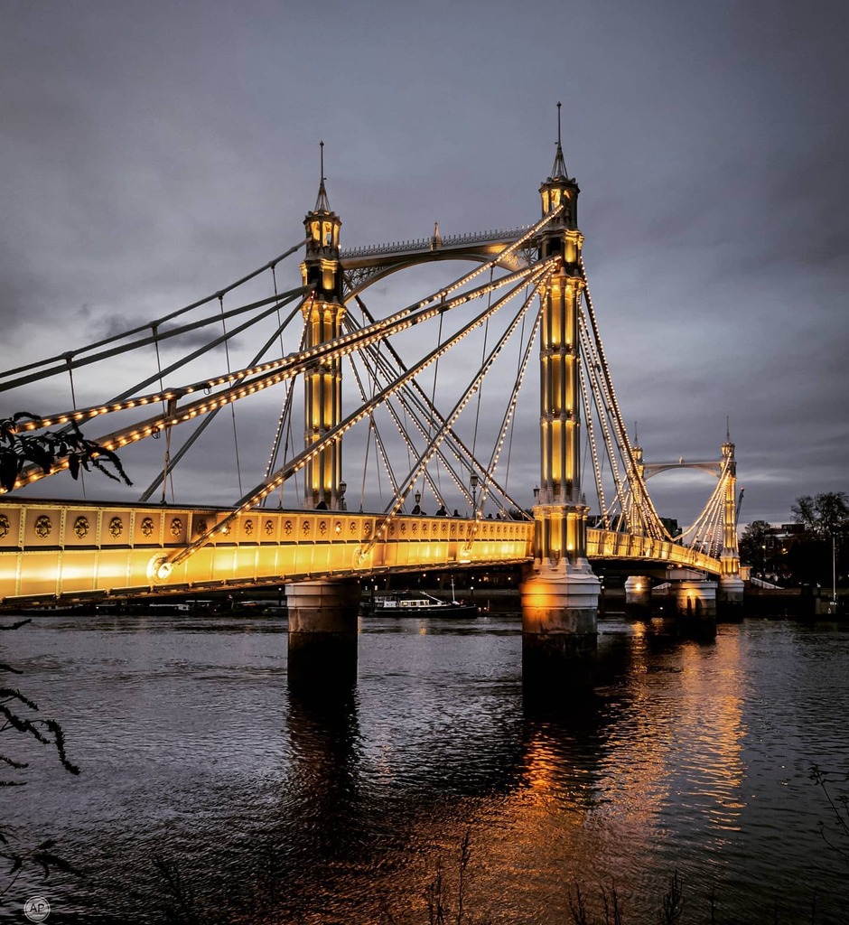 _AP_Photo_'s tweet photo. I can't decide if Albert Bridge is prettier than Tower Bridge at night. What do you think?
.
.
.
#london#london4all #londondisclosure #londonguru #uk_shooters #lovegreatbritain #london #london_city_photo #londoncityworld #uk_greatshots #toplondonphoto #v… https://t.co/5IDEOW6hl5 https://t.co/fFjU2prPx9