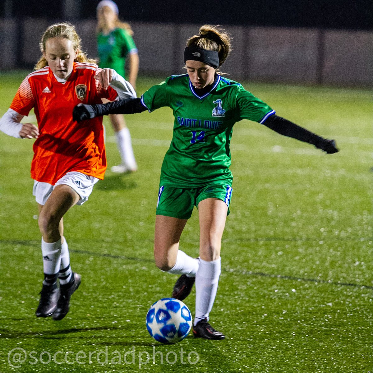 soccerdadphoto's tweet photo. A very soggy game between @StSteamers 06/07 Blue vs @KolpingKicks1 Brann 06 Saturday evening @LouFuszSoccer #soccer #soccerdadphoto @slysaleague https://t.co/ZbHh0bjdKv