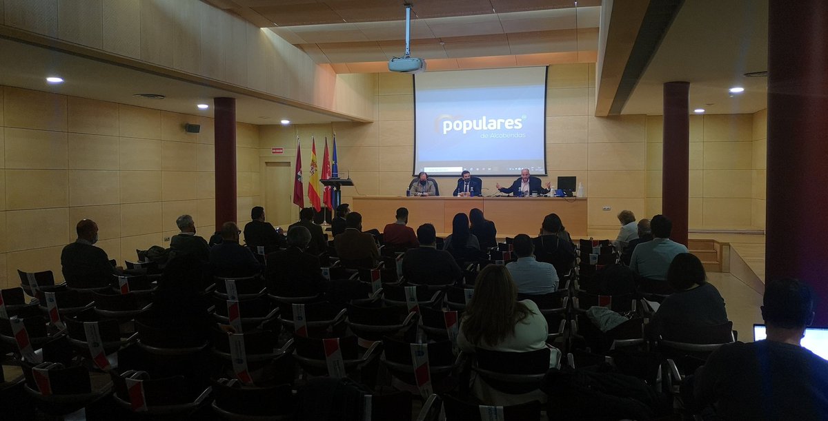 Hoy en el Comité Ejecutivo hemos recibido al Portavoz Adjunto del Ayuntamiento de Bilbao, @carlosdavidgf.
Los principales temas:
#StopLeyCelaá
Pacto con Bildu.
Venta del español.
#pasiónxalcbds y por nuestros valores 💙 https://t.co/vqrnMJc9ce
