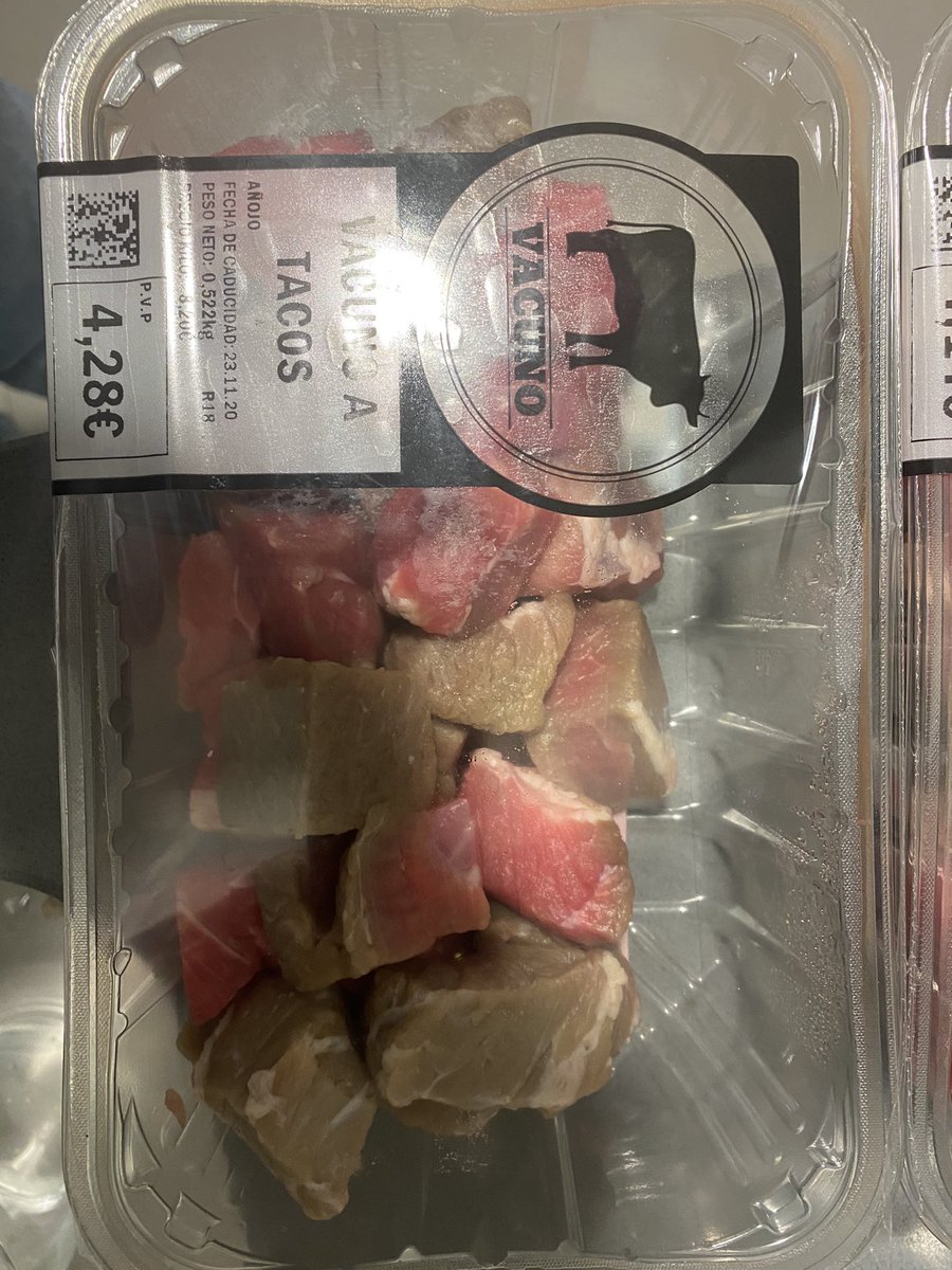 Daniel_ReinaJ's tweet photo. @Mercadona seguro que estos tacos de carne caducan el 23/11/2020? , porque parecen que llevan un año caducado....
No me he atrevido ha abrir el envase con el color que tienen parecen de la época de los godos Siglo v.
Creo que al jefe no se le debe vender esta carne @Mercadona https://t.co/E9saAM6dkJ