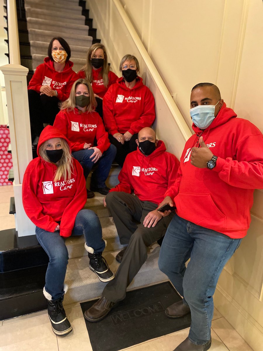 GuelphAreaLivng's tweet photo. Its #RealtorsCareWeek and the Realtors® at RE/MAX Real Estate Centre in Guelph are sporting their hoodies in support of Wyndham House Youth Shelter. Realtors® from across Canada will be raising funds and awareness for shelter-based causes in their own communities!#GDARcares https://t.co/SiFRg5U1I2