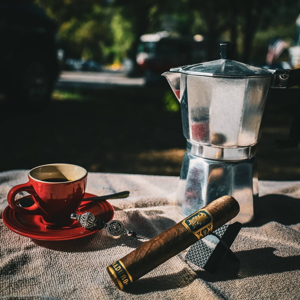 cjcigars1's tweet photo. Liga Undercrown Maduro &amp; Moka Pot espresso to start the day!
.
#cjcigars #drewestatecigar #ligaprivada #undercrown #cigardagger #cigarsandcoffee #cigars #cigaroftheday #cigarphotography #cigarsandcoffee #cigarsandcamping https://t.co/eEKTQEbSJs