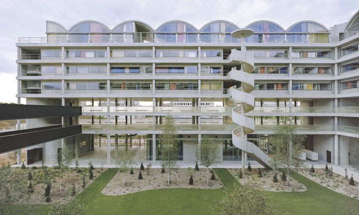 AMC_archi's tweet photo. [EQUERRE D'ARGENT 2020] La Résidence étudiante de 192 logements sociaux et parking réversible à Palaiseau, conçue par #Bruther et #Baukunst, lauréate du prix Habitat, au palmarès #Equerre2020
#AMCarchi #teamarchi
https://t.co/QB6rkNiO0M https://t.co/5wTZjganbd