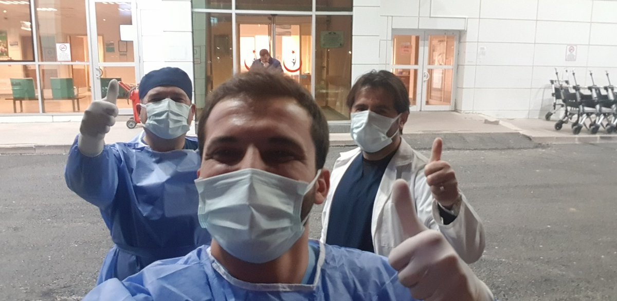 emrenginnn's tweet photo. Özveri ile çalışan sağlık çalışanlarını alkışlamayı bırakın artık ödeyemediğiniz hakkımızı layıkı ile teslim etmeye özveri gösterin lütfen. 

@drfahrettinkoca
@RTErdogan
@Akparti
 #YavanÖdemeDeğilZam https://t.co/vWetMSti2E