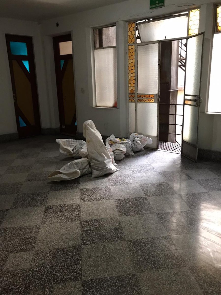 sergiotuitea's tweet photo. 🚨¡ATENCIÓN! Jefa de gobierno @Claudiashein @GobCDMX @SuarezdelReal1 @vromog @AlcaldiaMHmx
URGE su intervención inmediata para evitar la destrucción ILEGAL del interior del #EdificioErmita catalogado patrimonio artístico de la CDMX.
@PAOTmx acudió pero no se le permitió acceder. https://t.co/DUUzg7bKXE