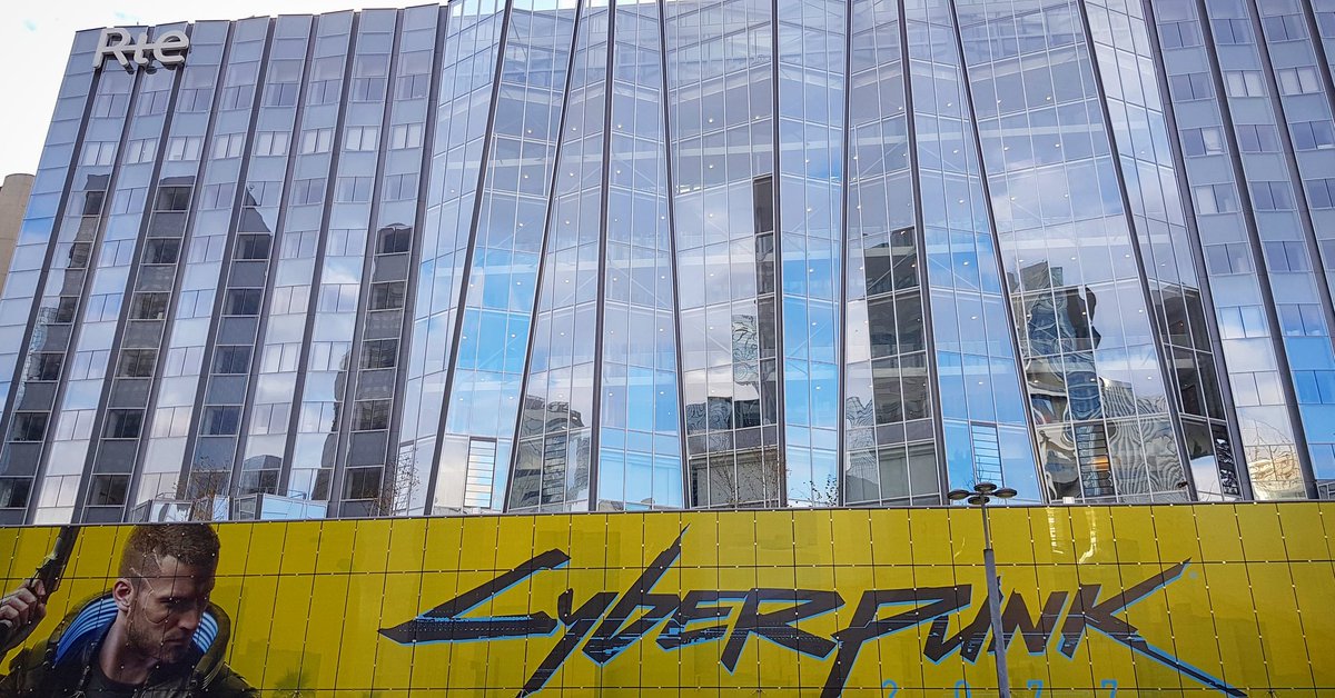 BenjaminPr's tweet photo. Maintenant que vous êtes affichés sur la façade de l'entreprise dans laquelle je travaille, avec la date du 10 décembre 2020, merci de ne plus jamais reporter #Cyberpunk 2077 🙏🙏 https://t.co/hWWrvEPM5l