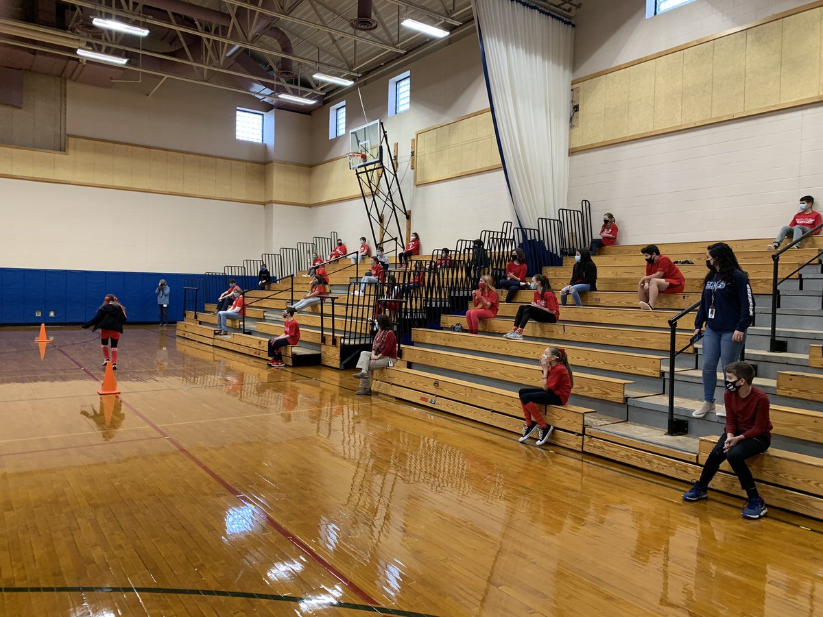 HurleyMiddle's tweet photo. Red Team Cohort A paddle challenge and basketball shoot! #SpiritGames https://t.co/X4oxUTza5o