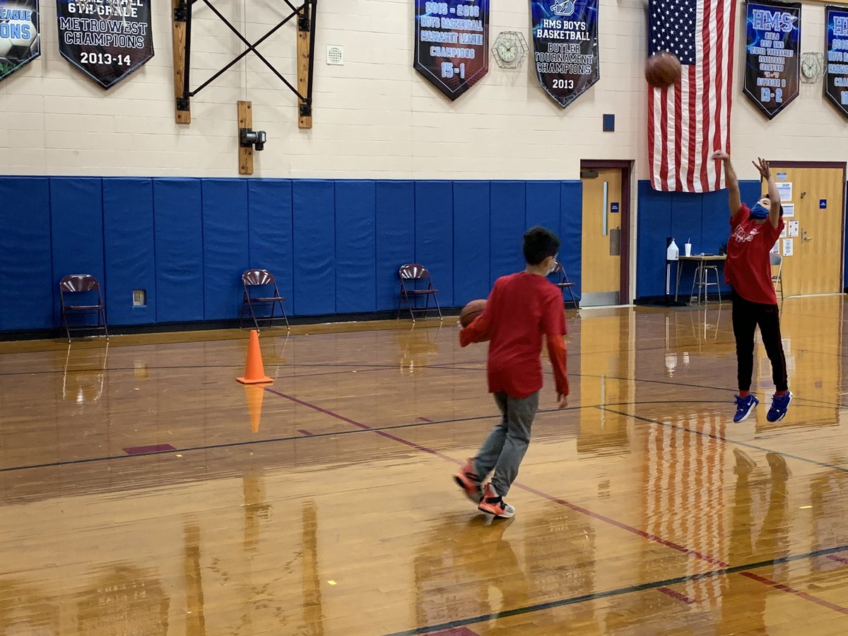 HurleyMiddle's tweet photo. Red Team Cohort A paddle challenge and basketball shoot! #SpiritGames https://t.co/X4oxUTza5o