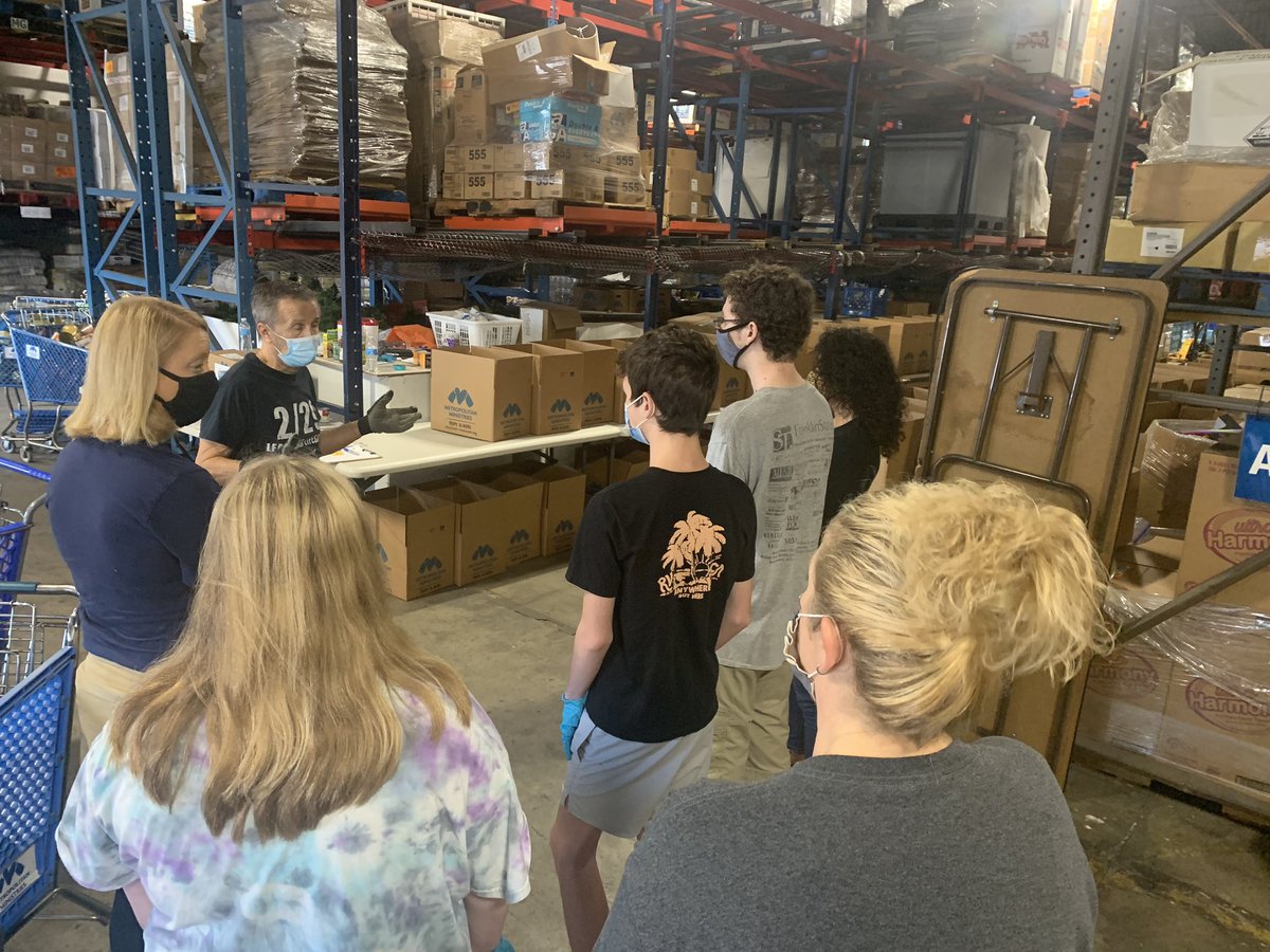 claywellcougars's tweet photo. @HillsboroughSch Our first day on break and our staff and students are volunteering at Metropolitan Ministries. I believe this is six years in a row. It feels great to pay it forward. @AddisonGDavis @JohnLMann #cogarpride #Leadingthroughpositivity https://t.co/DxmkGr2Xwg