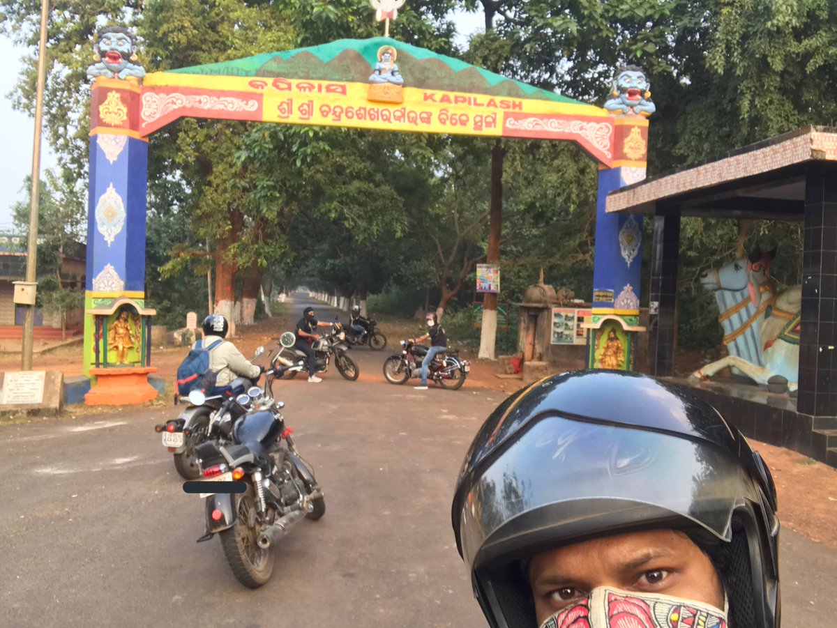 SurajitTweet's tweet image. The road to #Kapilas is always beautiful but due to #COVID19 the temple was closed. They didn’t even allow to ride the hill. Reason they said, people come to the place seeing the pictures 🤦🏻‍♂️🤷🏻‍♂️