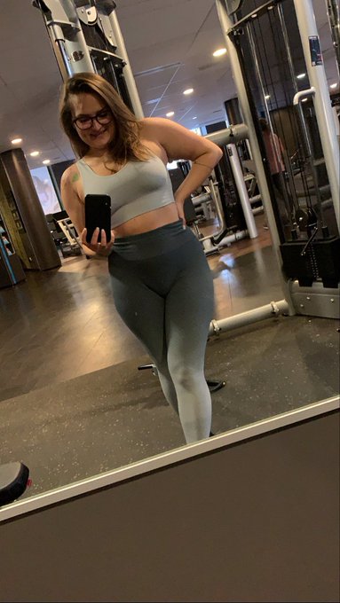 Auch ohne Gym, bleibe ich motiviert 💪🏼  .  #stolzaufmich #proud #hardwork #gym #gymmotivation #fitness<a href="/tag/stolzaufmich"class="tags">#stolzaufmich</a><a href="/tag/gym"class="tags"><span>#gym</span></a><a href="/tag/motivation"class="tags"><span>#motivation</span></a><a href="/tag/fitness"class="tags"><span>#fitness</span></a><a href="/tag/germany"class="tags"><span>#germany</span></a><a href="/tag/sport"class="tags"><span>#sport</span></a><a href="/tag/proud"class="tags"><span>#proud</span></a>
