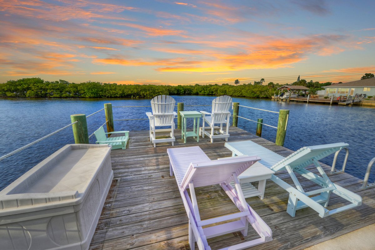 StarsOfPremier's tweet photo. Lovely waterfront home in #historicPonceInletwith #stationarydock & #floatingdock #waterfronthomePonceInletFL #MultipleDocks #CanalFront #AirConditionedGarage #plantationShutters #HurricaneImpactWindows #PaveredPatioandDriveway #32127Waterfronthomes https://t.co/dWrB0MTgPN