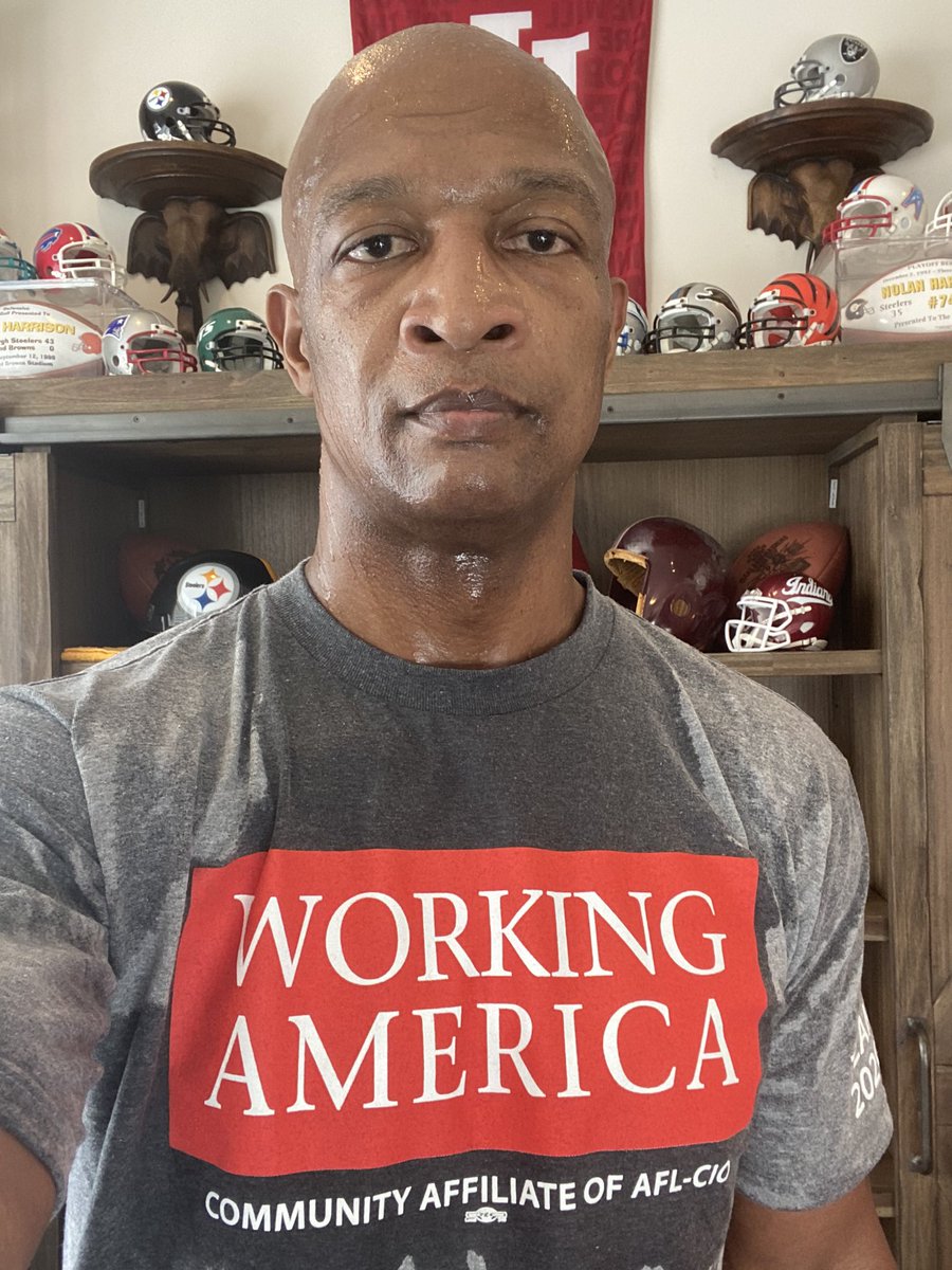 NolanHarrison74's tweet photo. Shout out to @WorkingAmerica for my new #LunchtimeGrind t-shirt! I already put it to good use! https://t.co/2YwhStR4Yk