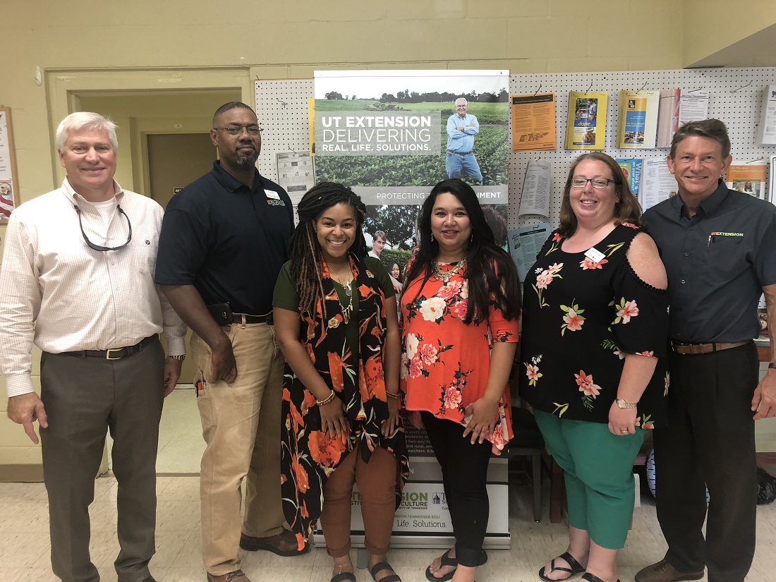 UTIAg's tweet photo. Thank you @UT_President Randy Boyd for your generous support of @utextension and it's #RealLifeSolutions that help improve the lives of Tennesseans every day! Find out more here: https://t.co/abogXskxq5 https://t.co/G9SrpGtWnD