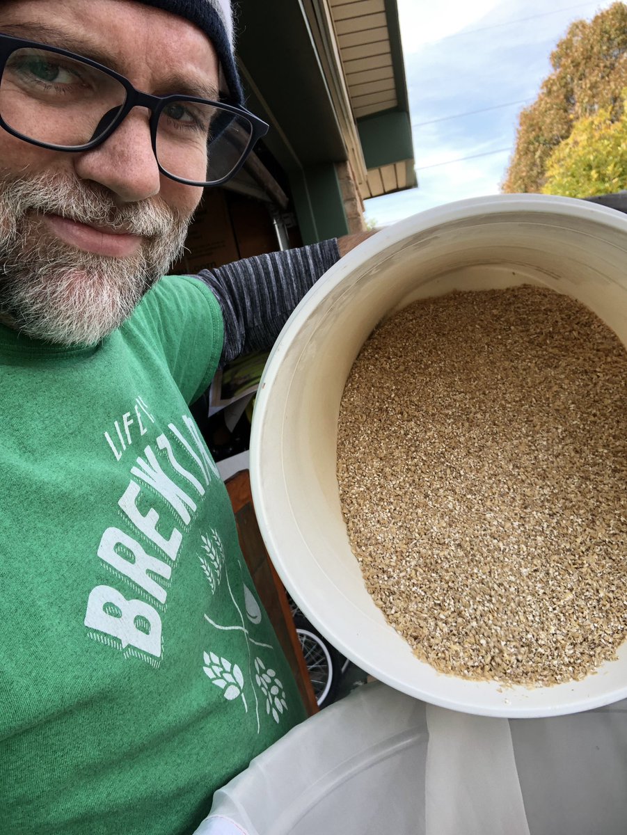 BrewingHappy's tweet photo. After a 12 hour brew day at work, I like to relax by brewing 5 gallons at home! #brewerlife #beer #brewday https://t.co/7cjXb3kjrR