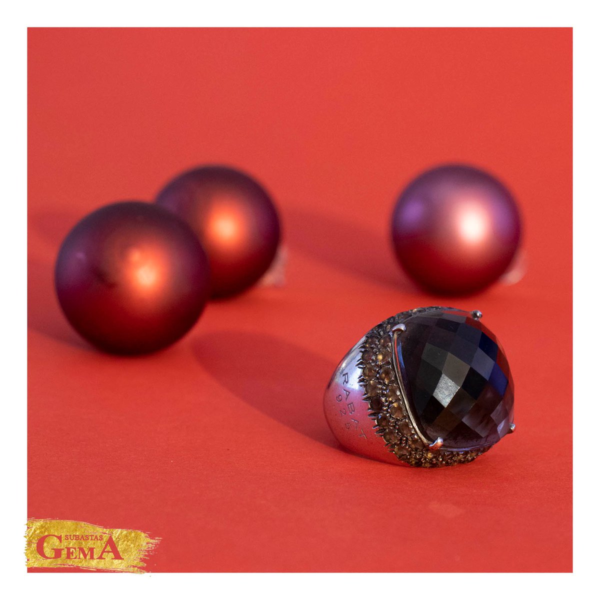 SubastasGema's tweet photo. Piezas con fuerza, pasión, personalidad... ❤ Sortija de plata con cuarzos ahumados. Firmado Rabat. Lote 226 de nuestra subasta online del próximo 26 de noviembre. 

https://t.co/J2B1tK7Bo8

#subastaonline #segundamano #compraventa #valencia #subastasgema https://t.co/JbxcyZueti