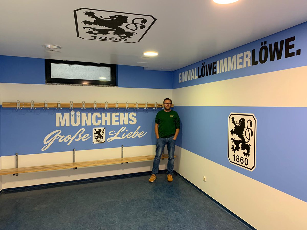 1860futsal's tweet photo. Vielen Dank Christian Dierl für dein Engagement!

Wir hoffen du bleibst du uns auch die nächsten Jahrzehnten erhalten! 🦁👍💪

#1860futsal #futsallöwen #malerdierl https://t.co/Qmo7HhPbUs