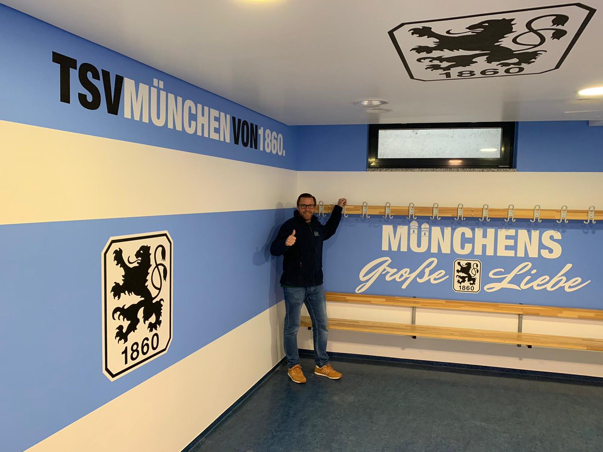 1860futsal's tweet photo. Vielen Dank Christian Dierl für dein Engagement!

Wir hoffen du bleibst du uns auch die nächsten Jahrzehnten erhalten! 🦁👍💪

#1860futsal #futsallöwen #malerdierl https://t.co/Qmo7HhPbUs