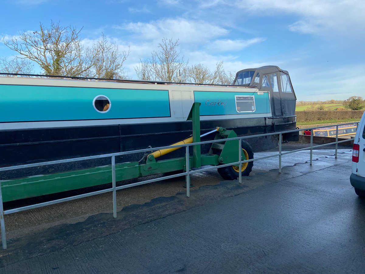justpootlin's tweet photo. Corkey a bums out of the water ready to be steam cleaned and re-blacked #boatsthattweet #dirtybum https://t.co/9CSSR2bjPD