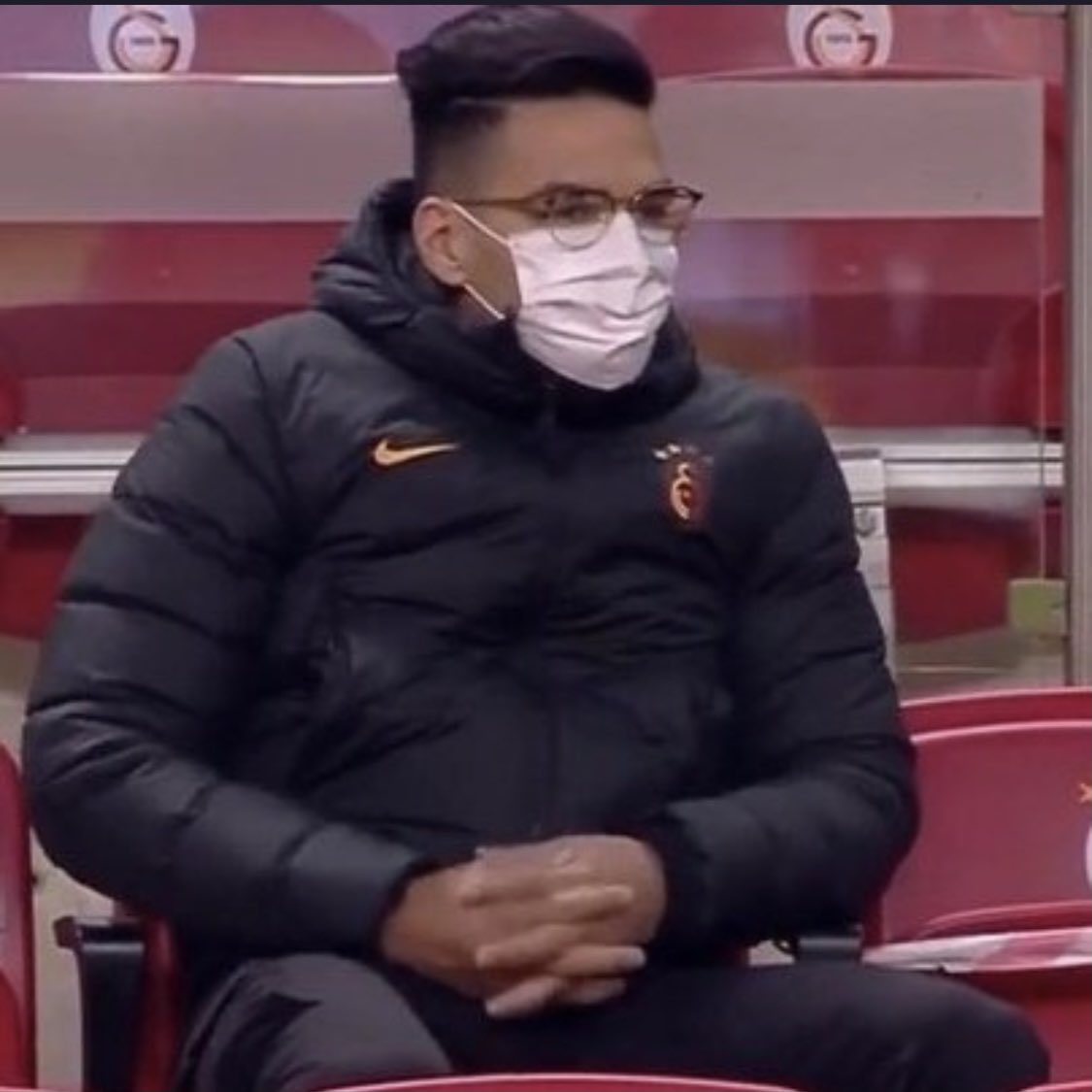 galatasaray kadrosu iğrenç, bu kadroyu şampiyon yapmak bana göre imkansıza yakın ama hocayı bir konuda eleştireceğim. sosyal medyadaki yangıncı dinliyor ali yavuz kol'u oyuna alıyor. koca fatih terim sikidika sokidika oynasın diyen tipleri ciddiye alacaksa yanmışız <a href="/fatihterim/">Fatih Terim</a>