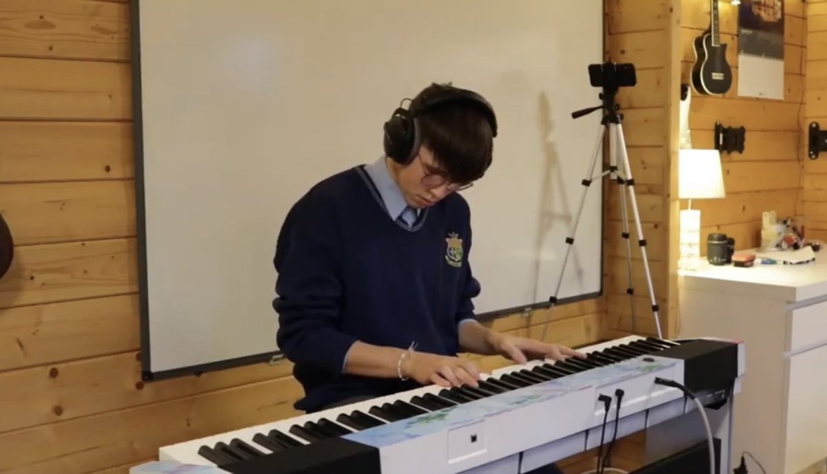 ciaranreade's tweet photo. Performance 1 of 3 as part of our #VirtualBusking in aid of local @SVP_Ireland now live https://t.co/KeD3Y7yhz7! Pls donate via: https://t.co/d37u693vlQ if you can & spread the word! Enjoy 🎧🎤🎹🎶@stjosephsrush @Young_SVP @RushTourism @HelenORahilly #STJsings4SVP https://t.co/mWgk8HAWsk
