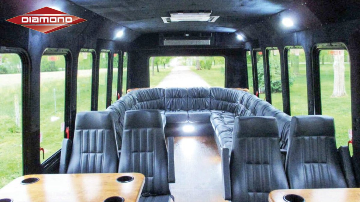 DiamondCoach1's tweet photo. Everyone deserves some room with a view - and the VIP2800 delivers! 🙌 Each seat location has a window, and with more hip and legroom than comparable models, your guests will feel first class. 😎 Learn more: https://t.co/bwN10vVfW9. https://t.co/4ZXLBChkzO
