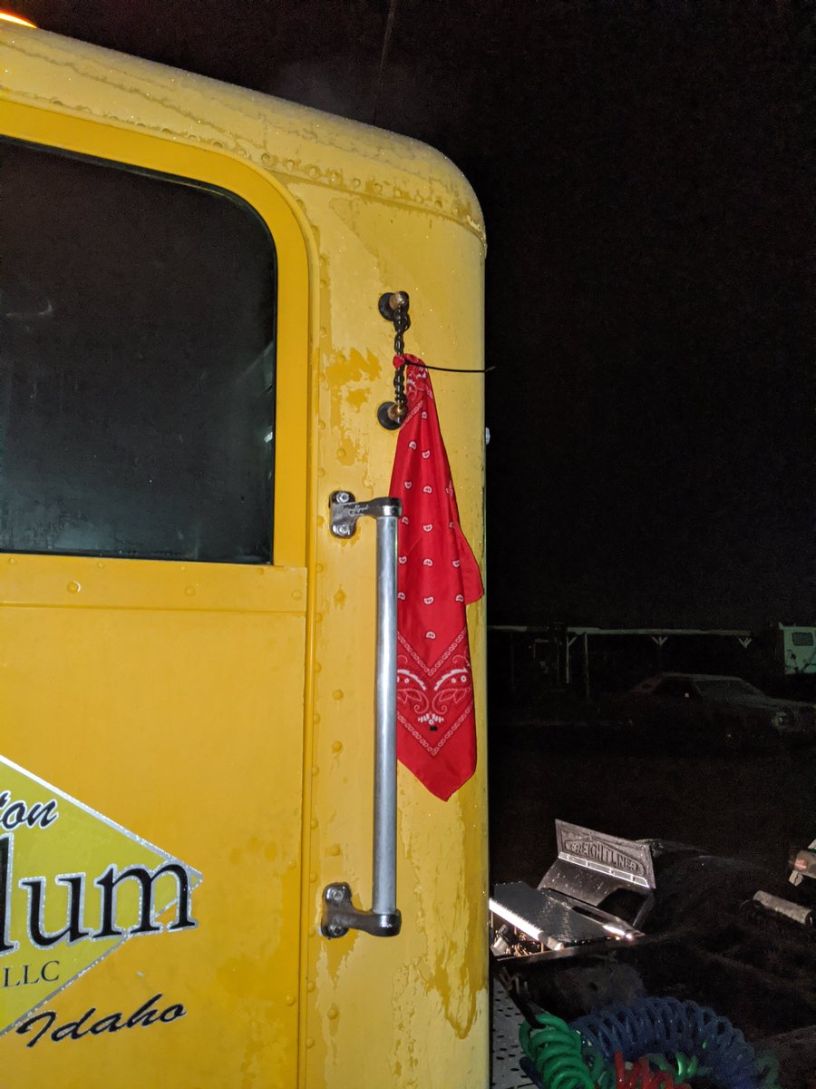 #ShutDown2020
#WeTheTruckers2020
Red is the universal color for STOP
Red is also the color of the Republican party
If you see a truck flying red, you'll know what he stands for.