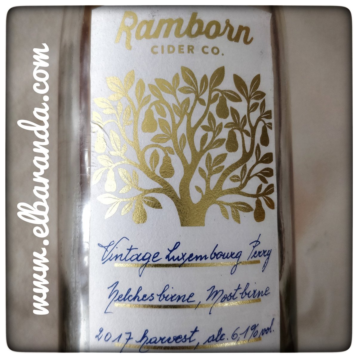 elbaranda's tweet photo. Excelente sidra de pera  Ramborn 2017 @RambornCider. Luxemburgo. 6,1% vol.
Vía Dani Corman @danicorman
Ambarino brillante. Aromas de pera y manzana. Frutal, fresca, cremosa y muy elegante.
Para disfrutar por palets 👌
#ciderlover #winebblogger #sidra #cider https://t.co/PvpPJ6YUJC