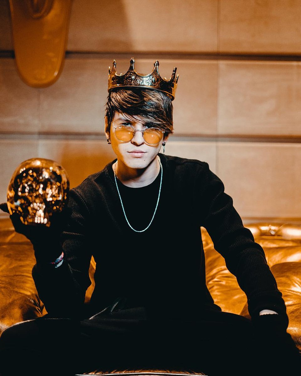 EscalanteVanee's tweet photo. Feliz cumpleaños @christophervele q Diositho te bendiga y te permita cumplir muchos años mas de vida muchas bendiciones mi  guapoo  q te la pases super este día felices 25 @CNCOmusic @itsjoelpimentel @zabdiel1344 @lumnayofficial @AliRBerger @ErickBrianColon 🎊🎁🎉🎈🎂❤🎂🎁🎈🇸🇻❤ https://t.co/loZ9IEkfMK