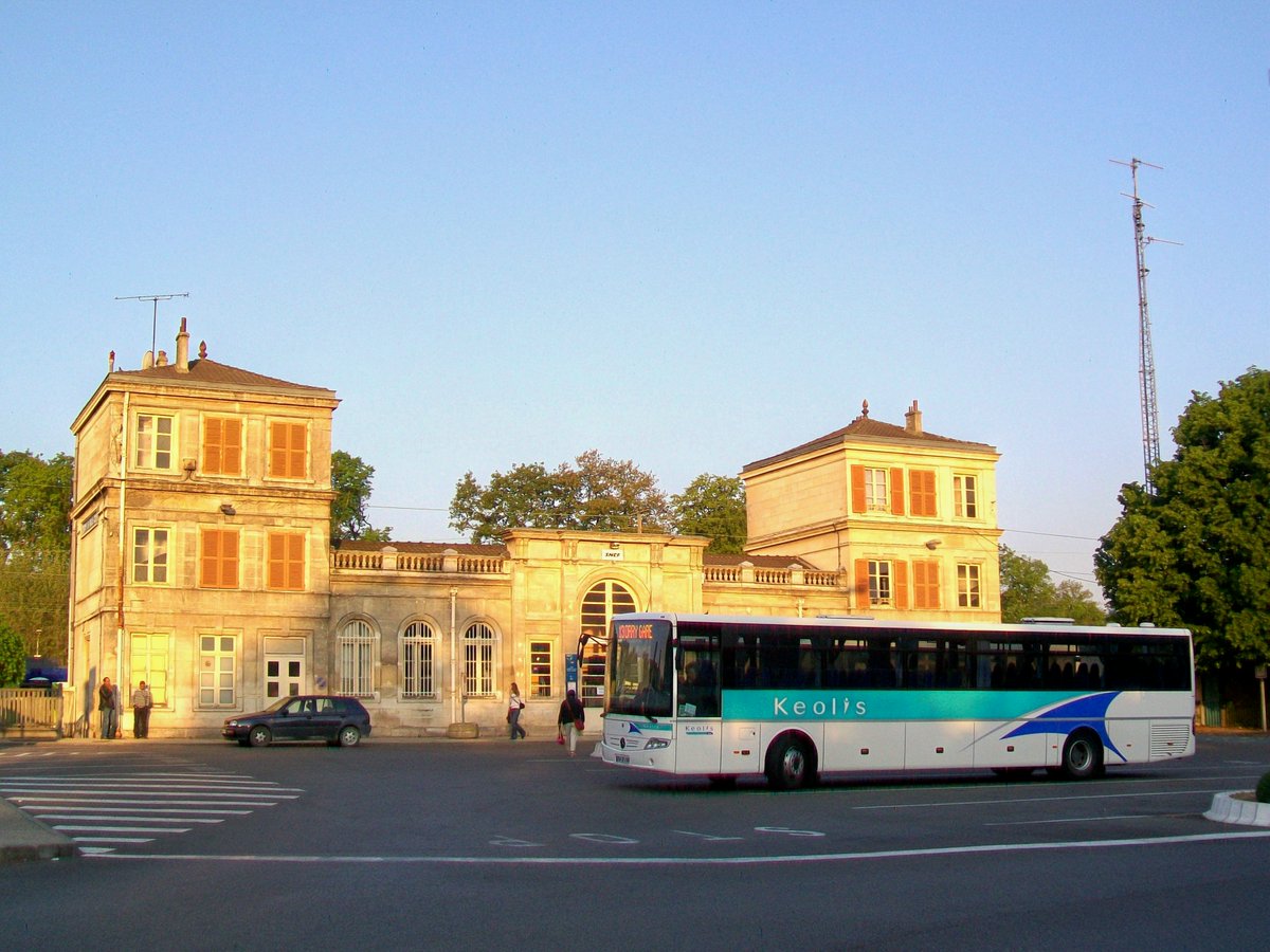 ▶ Le plan de #mobilité simplifié: une note de synthèse du #Cerema sur les enjeux, les principes et les étapes de la démarche.
▶ Objectif: élaborer une stratégie locale de mobilité adaptée au territoire.