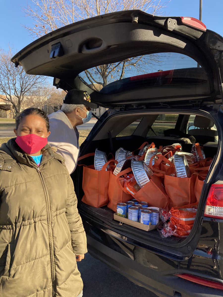Nieman512's tweet photo. Thank you NAACP for the 30 donated Thanksgiving meals to  NIeman families. @Tenbrink512 @_jenkorn @azteacher2004 @JosieHerrera_3 #niemanstongertogether https://t.co/KmTMmYGqXx