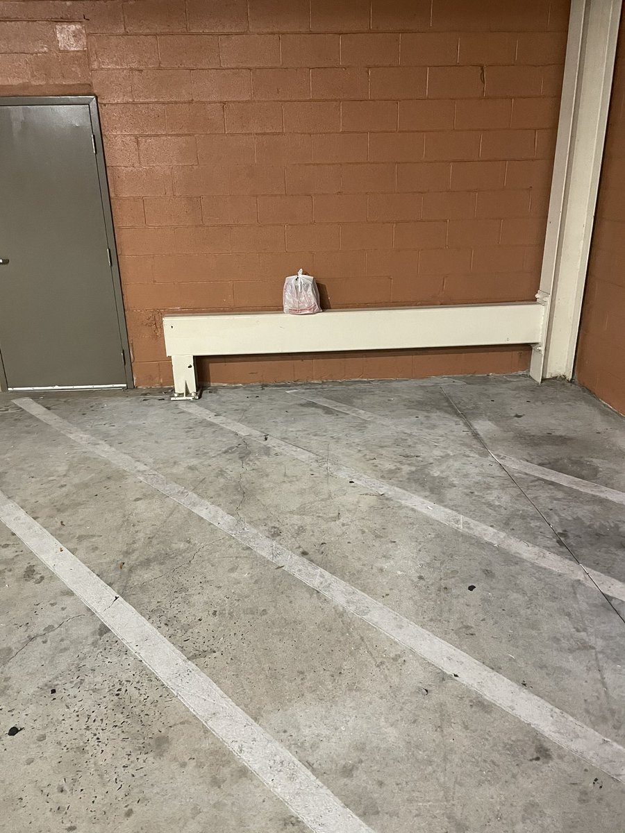 ALLSTUNer's tweet photo. How’s @UberEats? @DoorDash thinks this is my front door apparently. https://t.co/l8Crj3uhHz