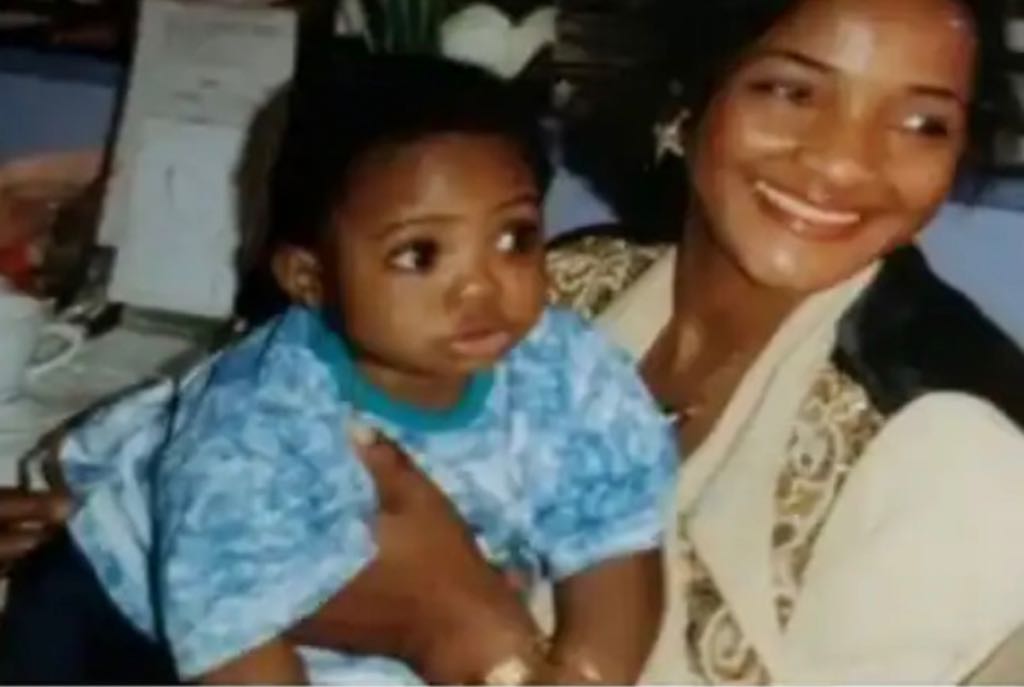 davido's tweet photo. Happy Birthday Mama ... love and miss you always ❤️❤️❤️ https://t.co/7E9B52S6yR