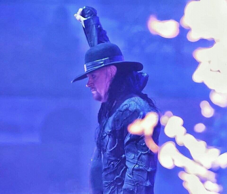 Robin_Revenge's tweet photo. Thank you Undertaker!

#ThankYouTaker #SurvivorSeries #WWE #Undertaker30 #FarewellTaker https://t.co/94spS8aR4m