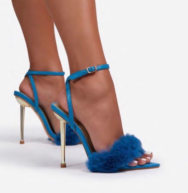 Feets70629027's tweet photo. Feets vous propose des talons chic et classe pour Noël.😍😍😍.                       What are you waiting for.                           Fit your feets.☺️😉.                             Livraison à domicile disponible au frais du client.😊 https://t.co/WkfMxLbbyH