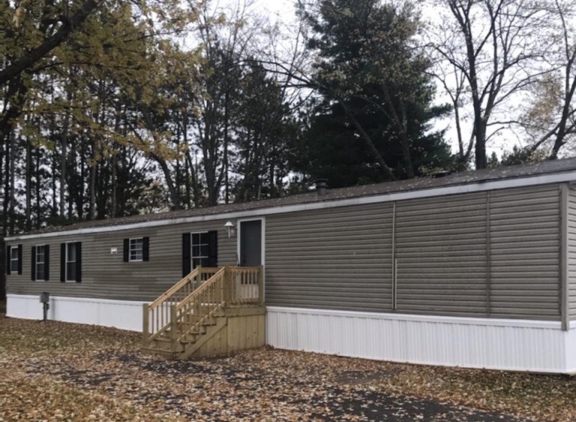 _officialadg's tweet photo. Our FOCUS home of the week features a 3 bed, 2 bath home located in Plover Pointe Manor, Plover, WI! This home is located in a very quiet community and features in unit laundry as well as large walk-in closets. Learn more here: https://t.co/WnxgmlWHVt https://t.co/pDckEDGgvP
