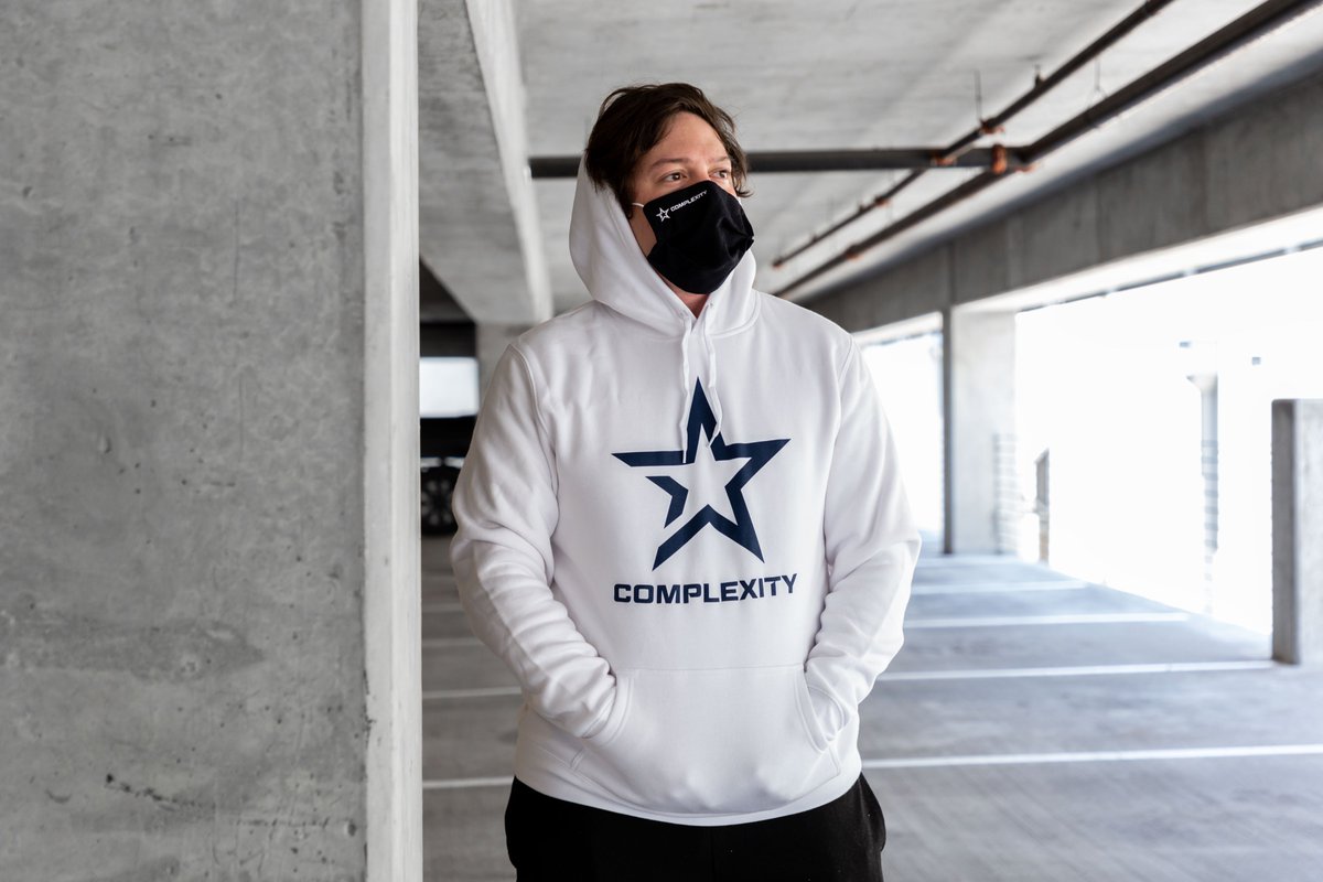 Complexity's tweet photo. G I V E A W A Y

To Enter:
1⃣ Follow @Complexity 
2⃣ 🔁+❤️ this tweet
3⃣ Reply with your hoodie size and favorite Thanksgiving side dish
4⃣ More entries: https://t.co/Ig9gb1Cr2X https://t.co/Okjfx3ubCJ