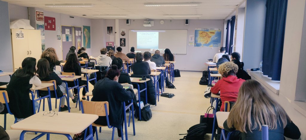 StephaneBaton's tweet photo. Présentation à distance du BUT de l'@UniversiteCergy @cy_iut : zoom sur la réforme des #IUT de septembre 2021 pour nos terminales #STL ! 📙🎖️🎓🔬 https://t.co/fuoczmCIEo