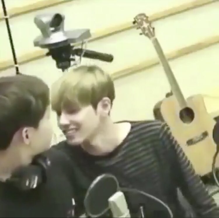 whyourloveis's tweet photo. 몸만컸지 https://t.co/oBj7uLy5Sn